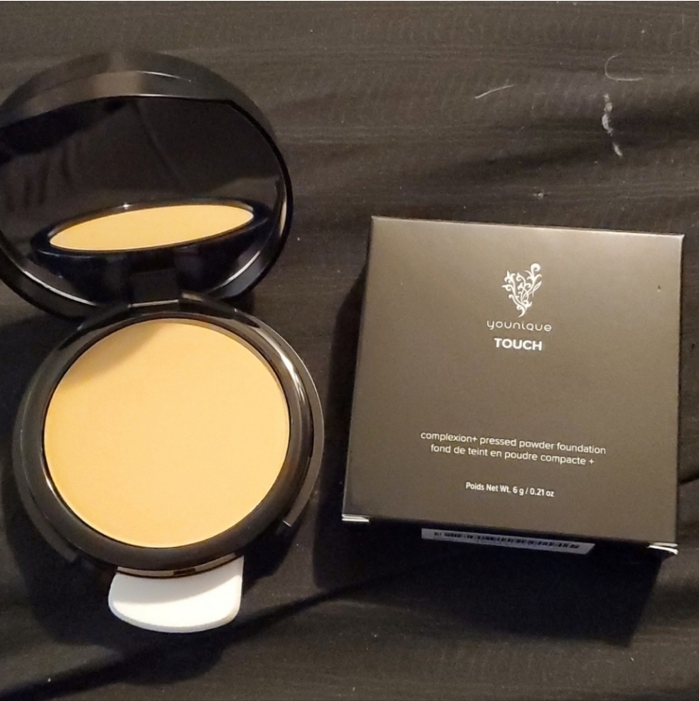 FINAL PRICE. YOUNIQUE PRESSED POWDER FOUNDATION